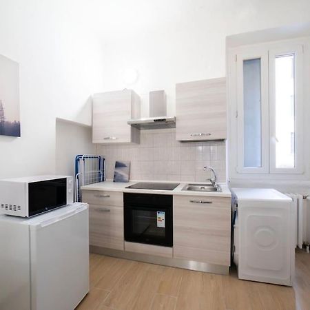 Apartment 4 Stops From The City Center Milão Exterior foto