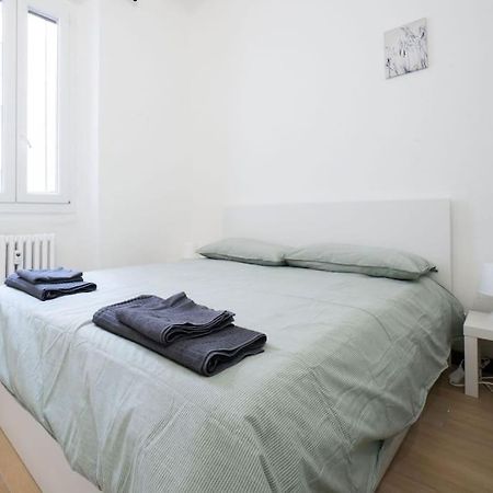 Apartment 4 Stops From The City Center Milão Exterior foto