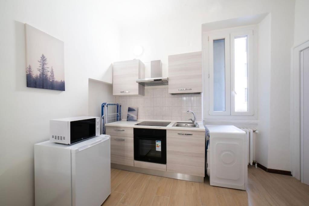 Apartment 4 Stops From The City Center Milão Exterior foto