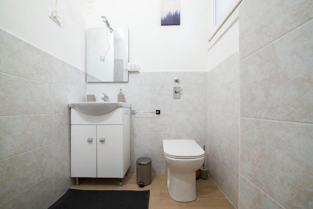 Apartment 4 Stops From The City Center Milão Exterior foto