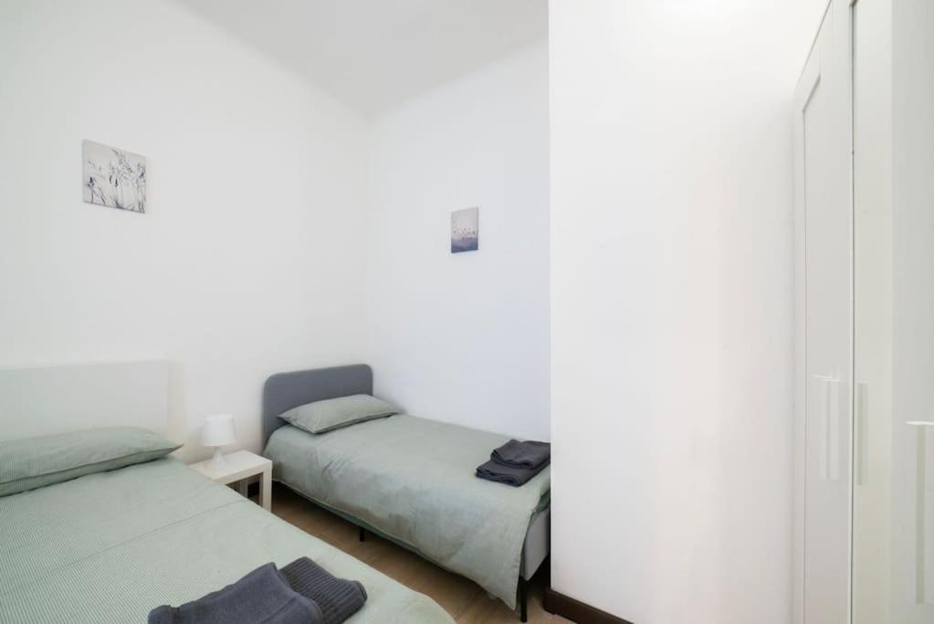 Apartment 4 Stops From The City Center Milão Exterior foto