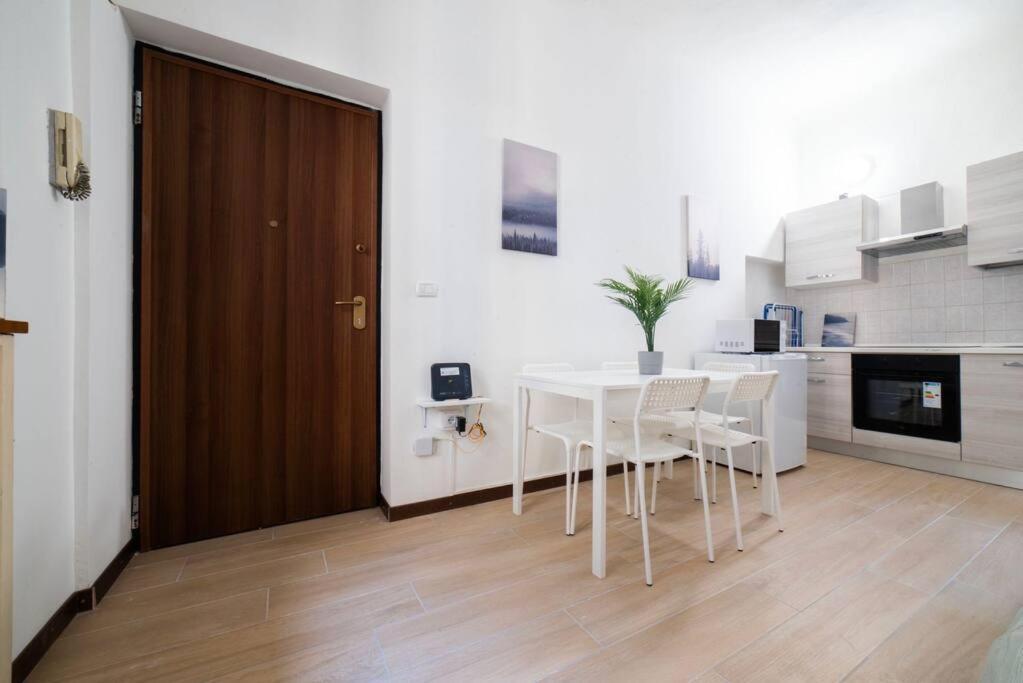 Apartment 4 Stops From The City Center Milão Exterior foto